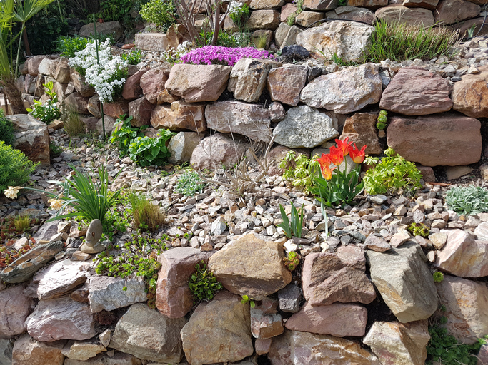 rock wall landscaping services
