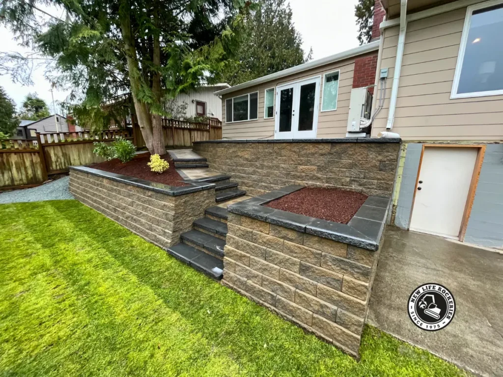 Concrete retaining wall block